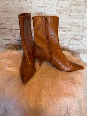 Steve Madden Classic Brown Leather Pointed-Toe Ankle Boots